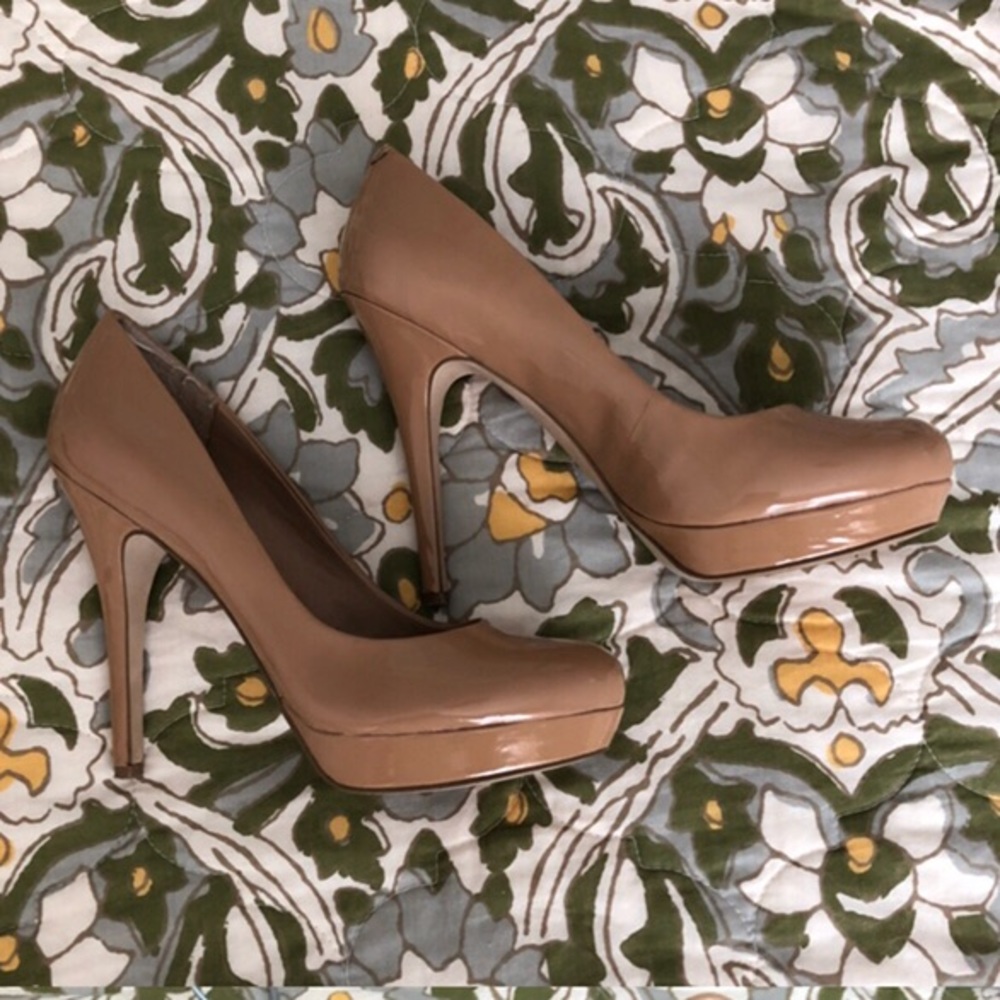 Nude heels by Arturochang
